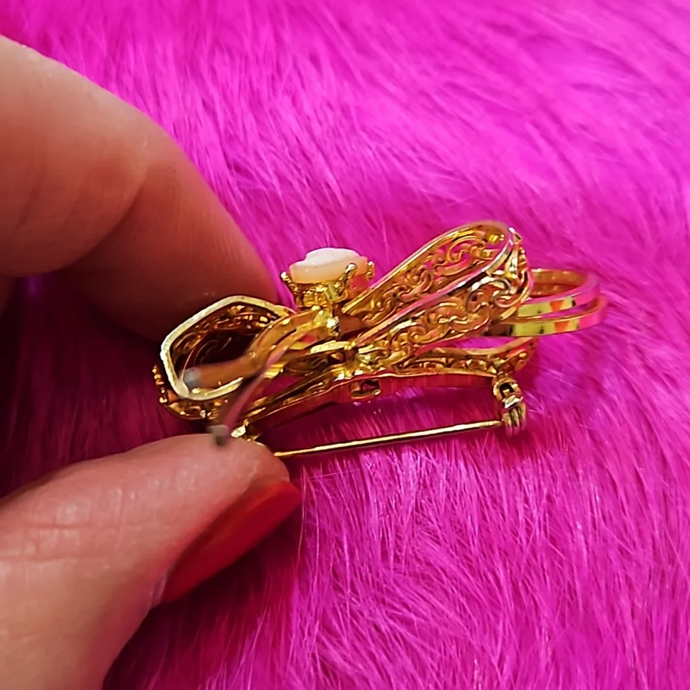 UNIQUE CAMEO‎ CENTER GOLD FILIGREE FLOWER BROOCH